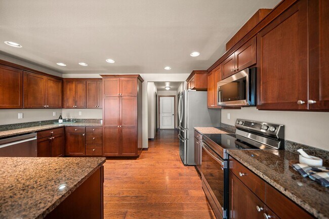 Building Photo - 229 Sun Valley Dr