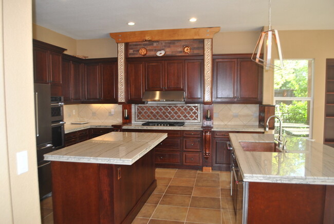 Building Photo - Gorgeous 4 Bedroom Home in the Stonebriar ...