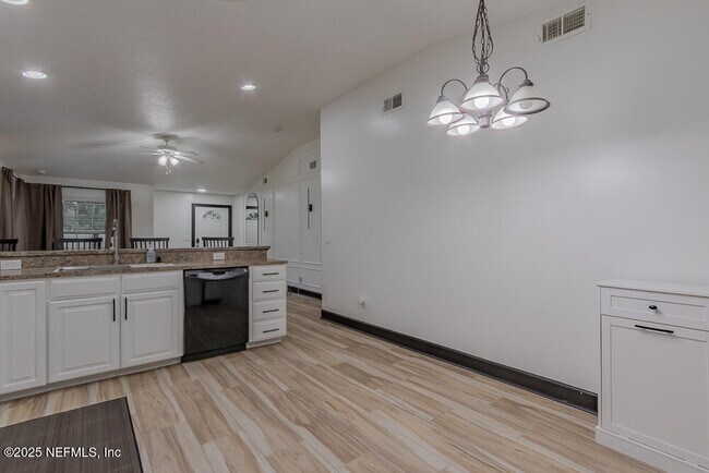 Building Photo - 2039 Navaho Ave