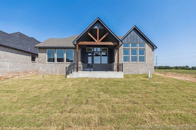 Building Photo - 5 Bed | 4 Bath House