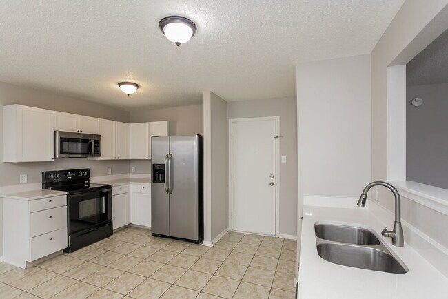 Building Photo - 7905 States Bend Dr