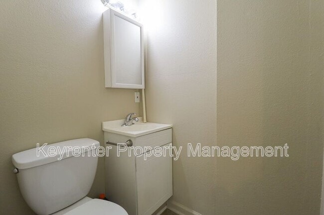 Building Photo - 512 S 55th W Ave