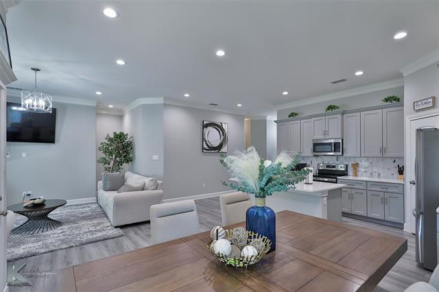 Building Photo - 5433 Fallbrook Dr