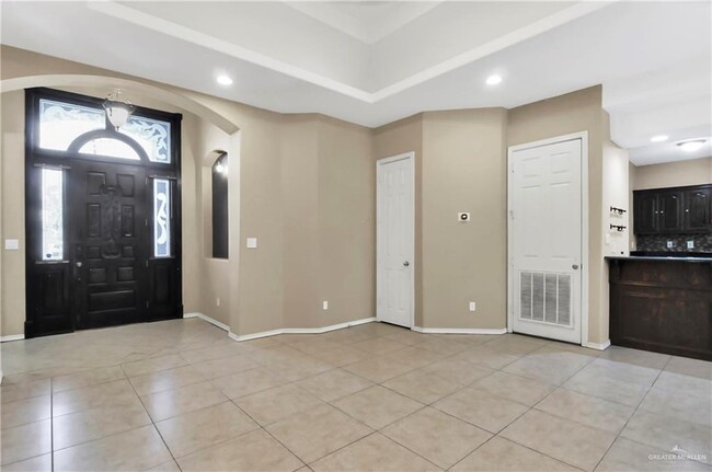 Building Photo - 516 Hackberry Ave