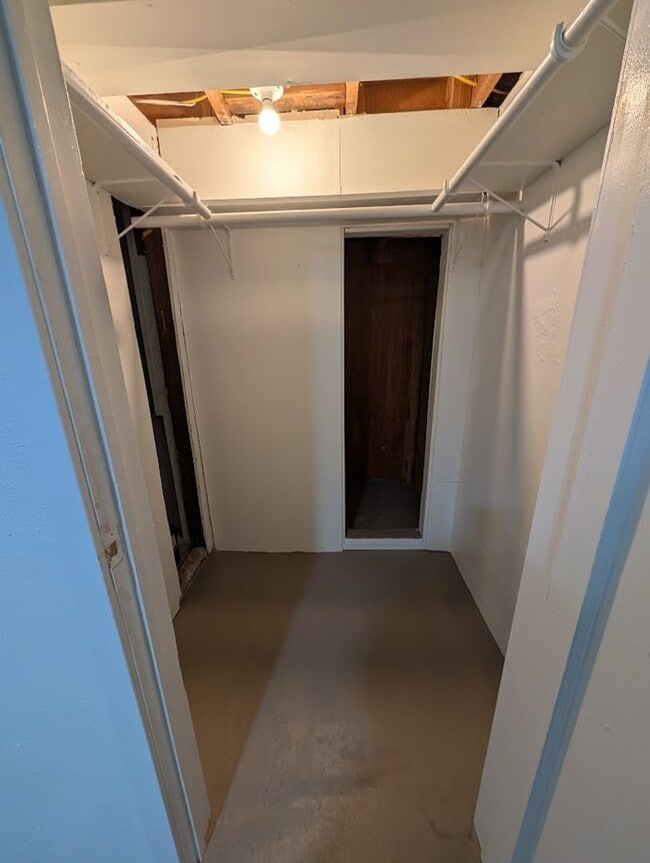 Building Photo - Gorgeous 3 Bed 2 Bath Orchards House with Shop