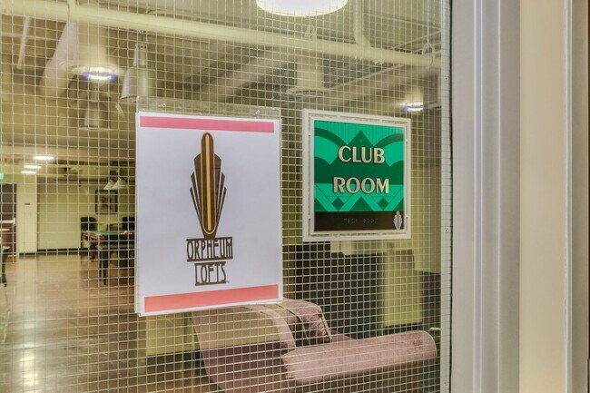 Building Photo - 114 W Adams St