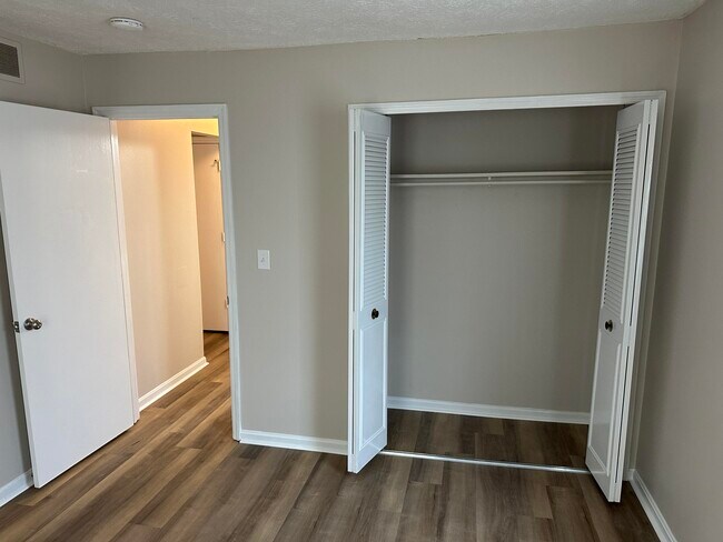 Building Photo - 788 Ridgeview Dr