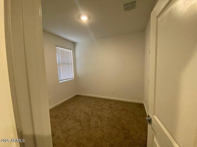 Building Photo - 3022 Hayden Rose Ave