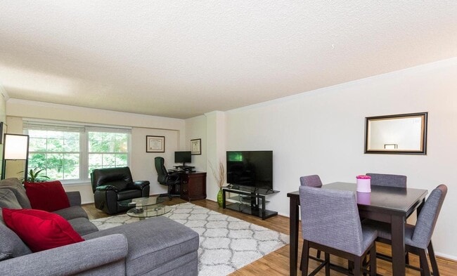 Building Photo - 7700 Tremayne Plz