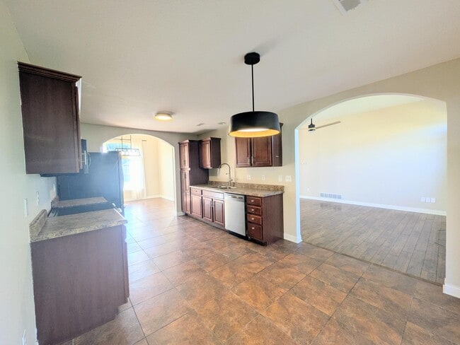 Building Photo - 2601 Quartz Ln