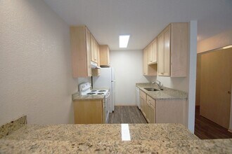 Building Photo - 1260 Larpenteur Ave W