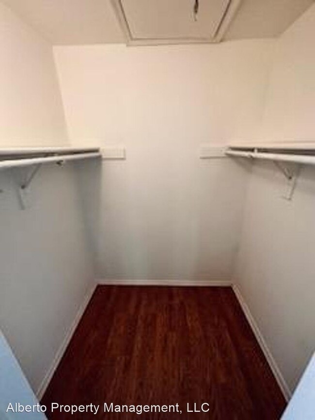 Building Photo - 2 br, 1.5 bath House - 2505 Lexington Ct.