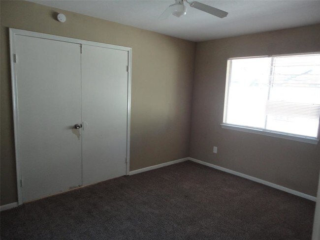 Building Photo - 5607 Golden Grove Dr