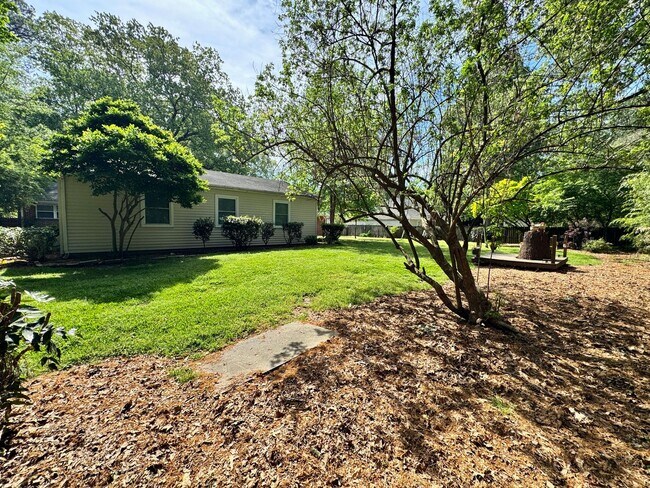 Building Photo - Recently Updated 4-Bedroom Ranch Home w/a 2 Bedroom Guest Cottage! Ready 04-23-26! Pet Friendly Home