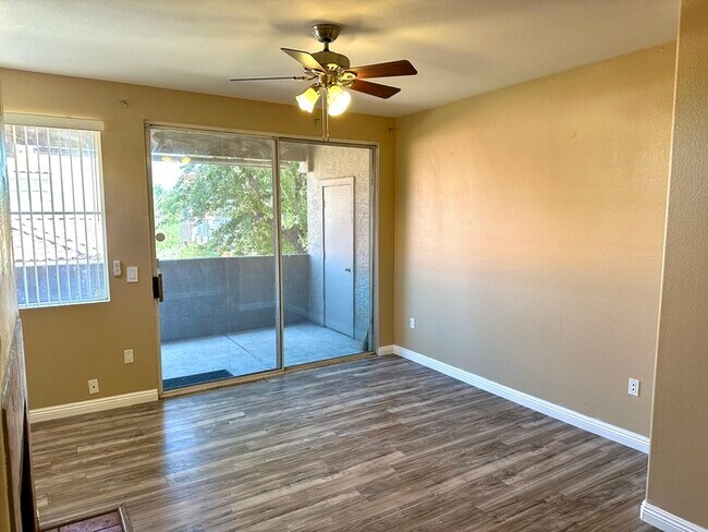 Building Photo - Stunning and spacious Portofino condo at Lakewood.