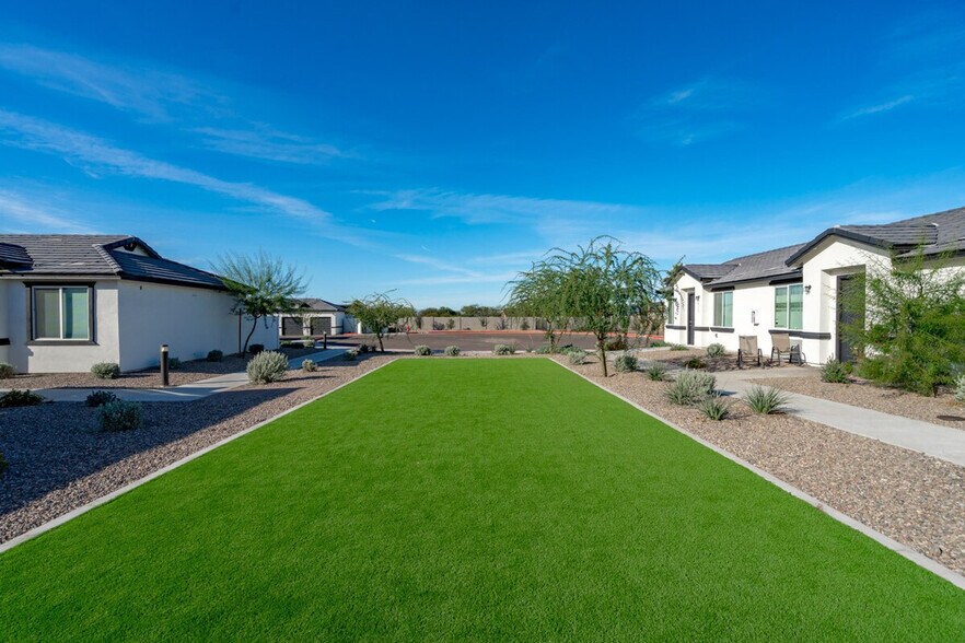 Building Photo - 6606 W Paradise Ln