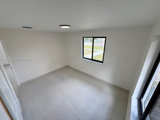 Building Photo - 800 Jann Ave