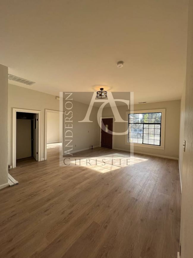 Building Photo - 12 8th St