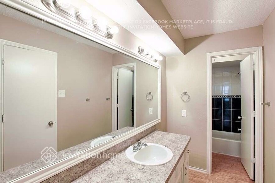 Building Photo - 418 Longworth Blvd