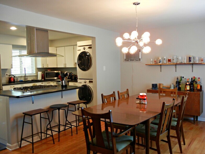 Kitchen / Dining Room - 955 Saulsbury St
