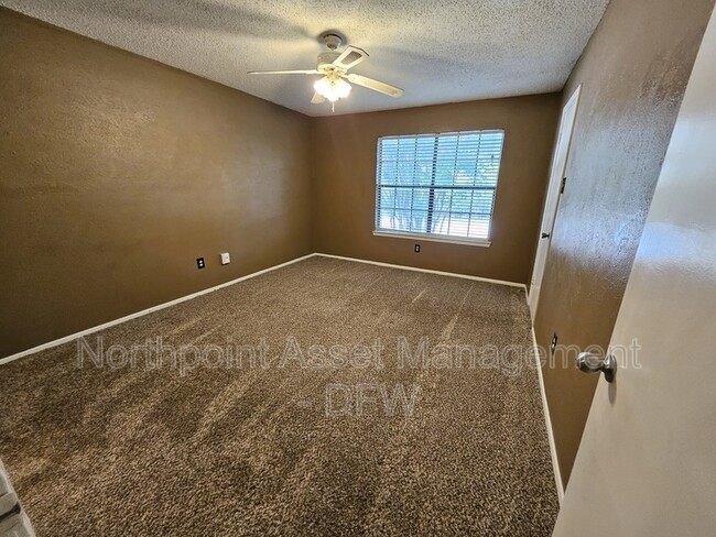 Building Photo - 1719 Westview Ter
