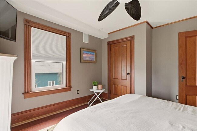 Building Photo - 23 Clinton St