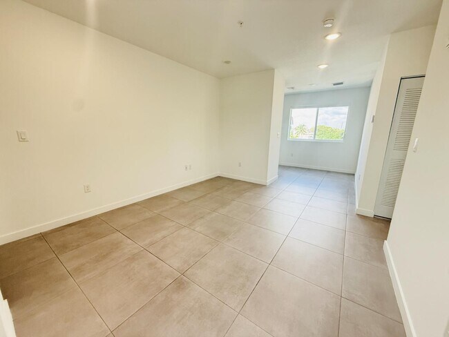 Building Photo - 1295 W 69th St