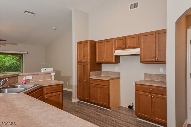 Building Photo - 1876 N San Mateo Dr