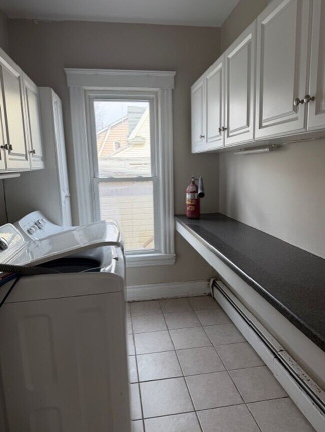 Building Photo - 329 Salt Springs Rd