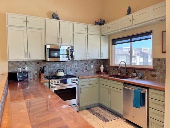 Building Photo - FULLY FURNISHED | Hollywood Beach | Oxnard | 3Bed + 2Bath