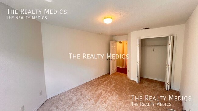 Building Photo - 3658 Oakdale Cir
