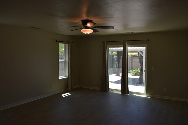 Building Photo - 524 Janell Ct