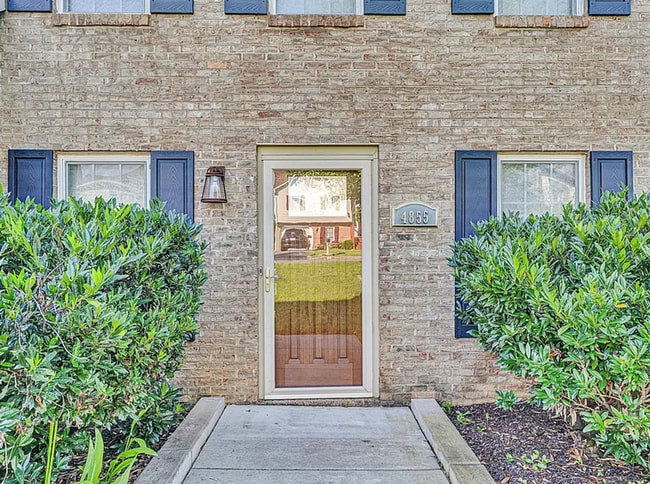 Building Photo - 4855 Golfview Dr NE