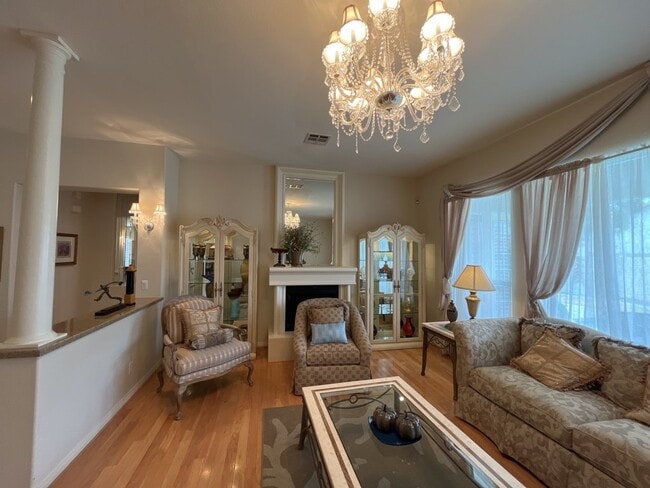 Building Photo - Beautiful 3 bedroom home with pool located in Castle Gate Community