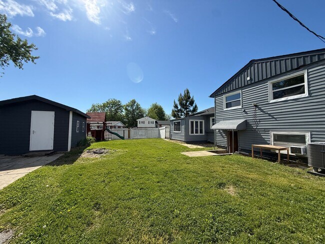Building Photo - 7805 Brevort Rd