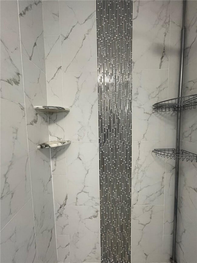 Building Photo - 19 SE 3rd Ave