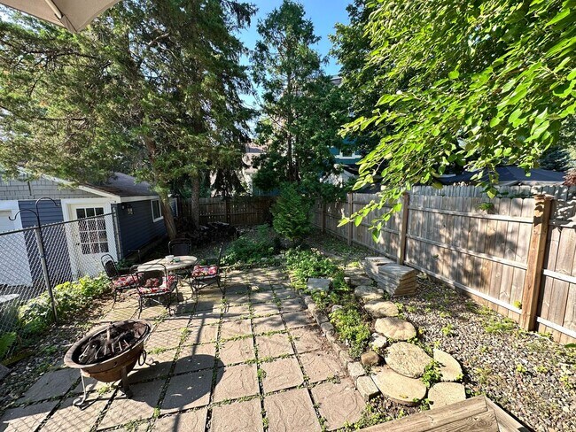 Building Photo - Fully Furnished 3 Bedroom Historic Home in Minneapolis