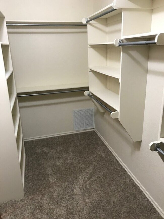 Building Photo - 3 Bedroom 2 Bath in West Norman