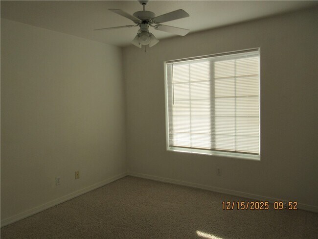 Building Photo - 3915 E Nicole Ave