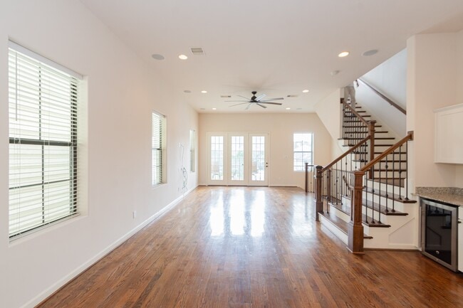 Building Photo - 1404 W 26th St