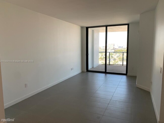 Building Photo - 1 br, 1.5 bath Condo - 1600 NE 1st Ave Ama...