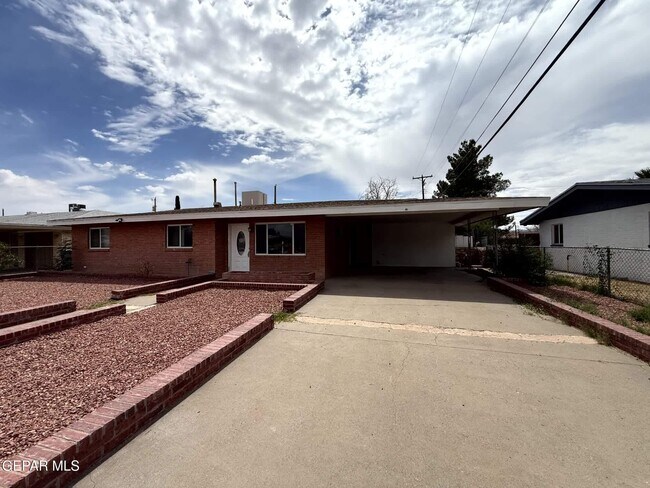 Building Photo - 2801 Hawick Rd