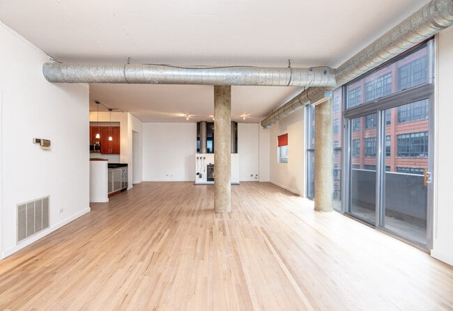 Building Photo - 939 W Huron St