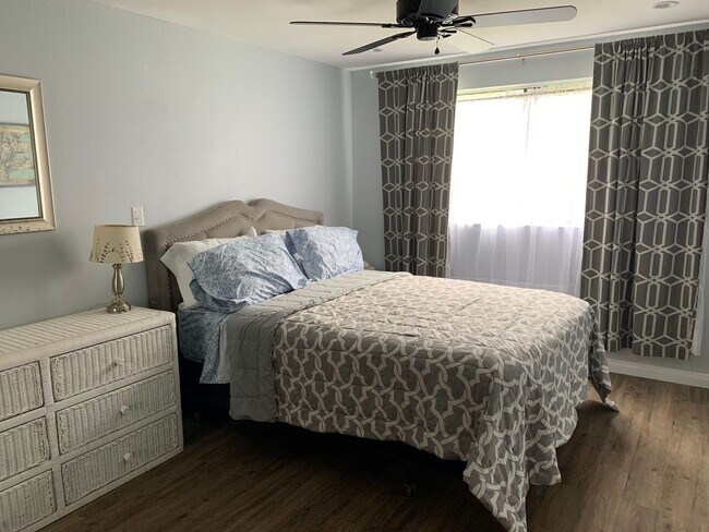 Building Photo - Gorgeous clean and modern furnished 2/2 lowest level Kihei Shores Unit!