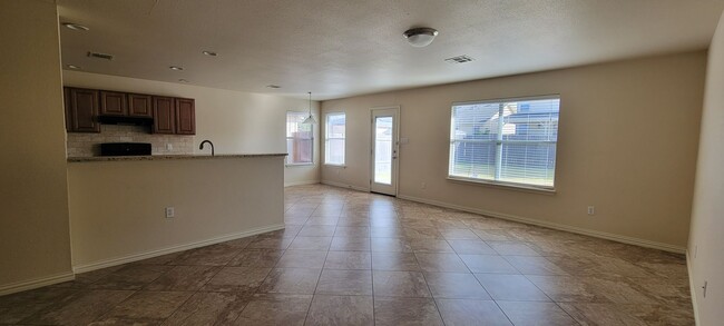 Building Photo - Upgraded Home - Granite Counters - Fenced ...