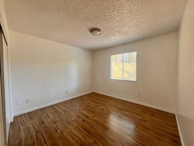 Building Photo - Shingle Springs - 2 bedroom 1 bath (With Office) on 2 Acres HAS SOLAR