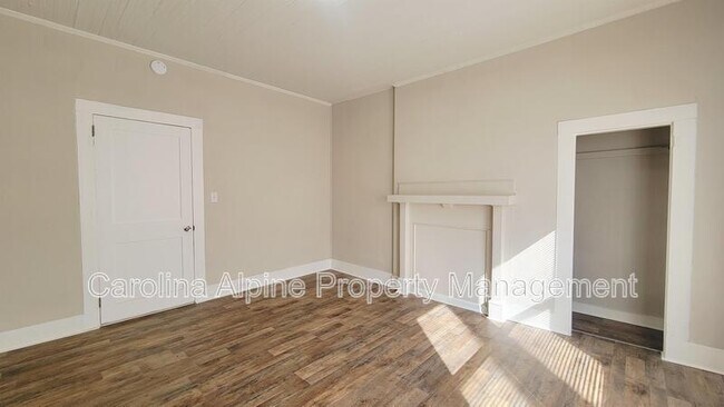 Building Photo - 318 E Sumter St