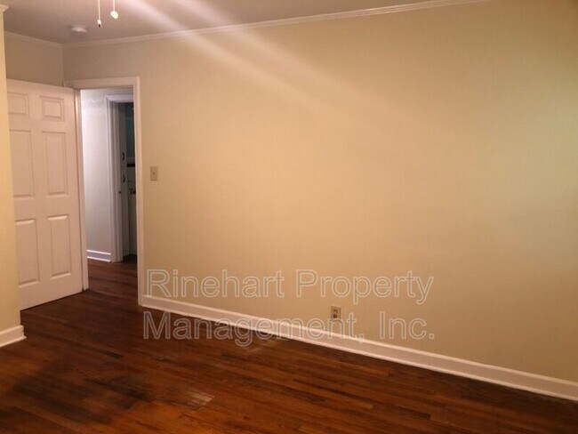 Building Photo - 2704 Ridgewood Ln