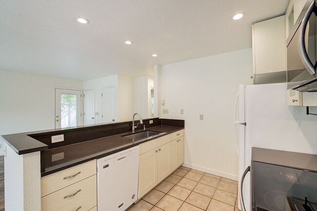 Building Photo - 2Bd/1Ba Issaquah Duplex