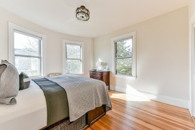 Building Photo - 132 Paul Gore St